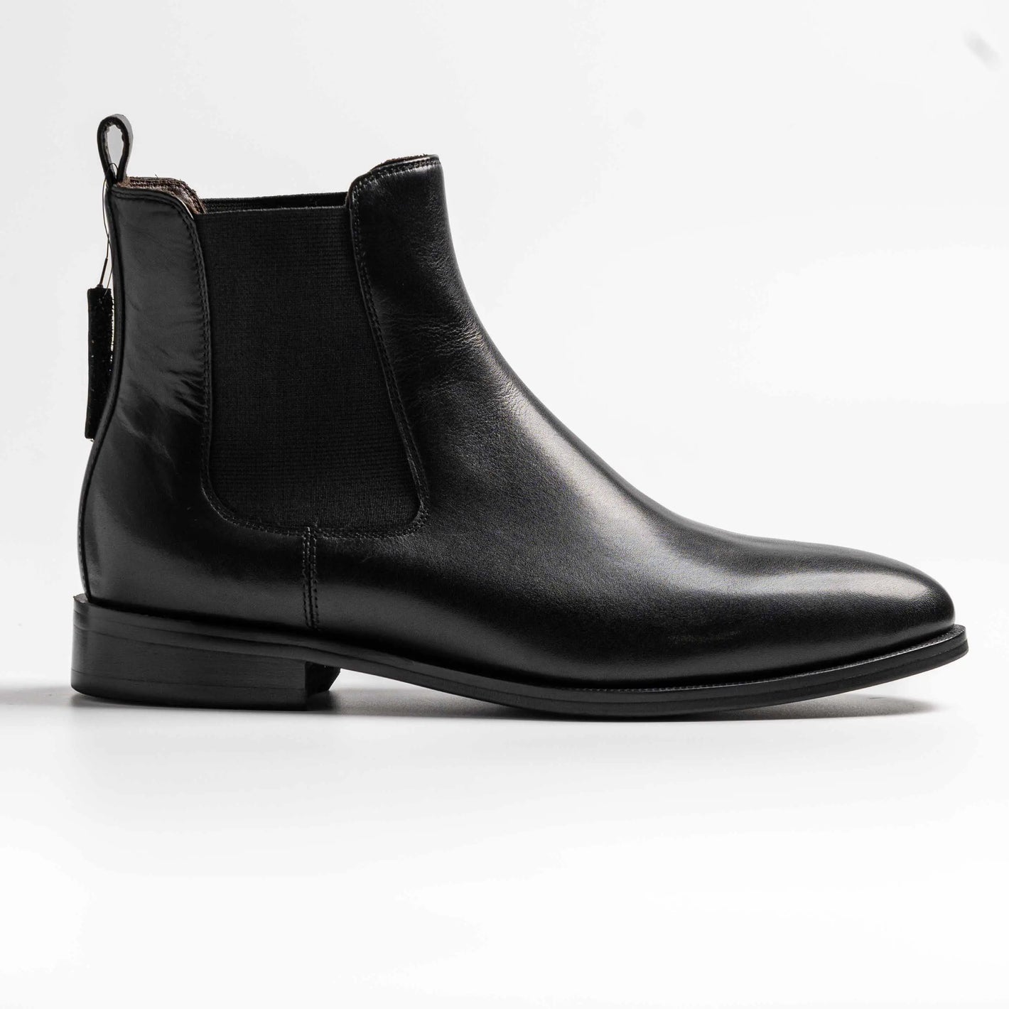 chelsea boots in black, clarke in black