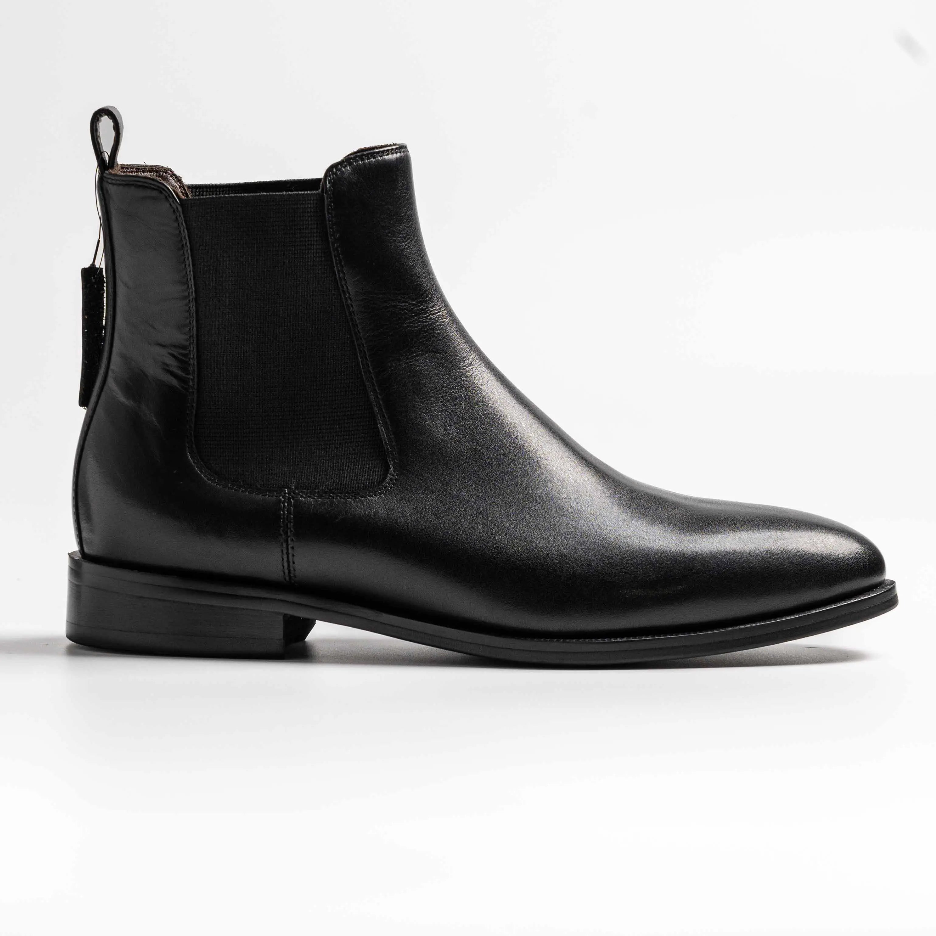 chelsea boots in black, clarke in black