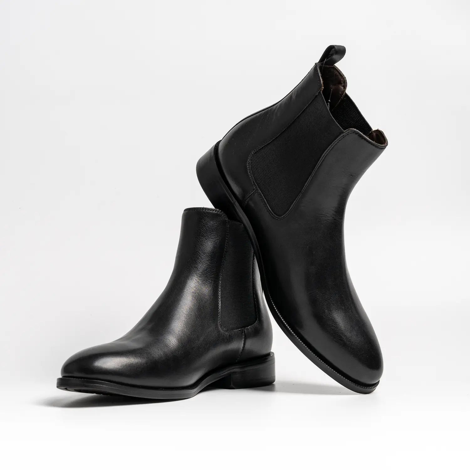chelsea boots in black, clarke in black