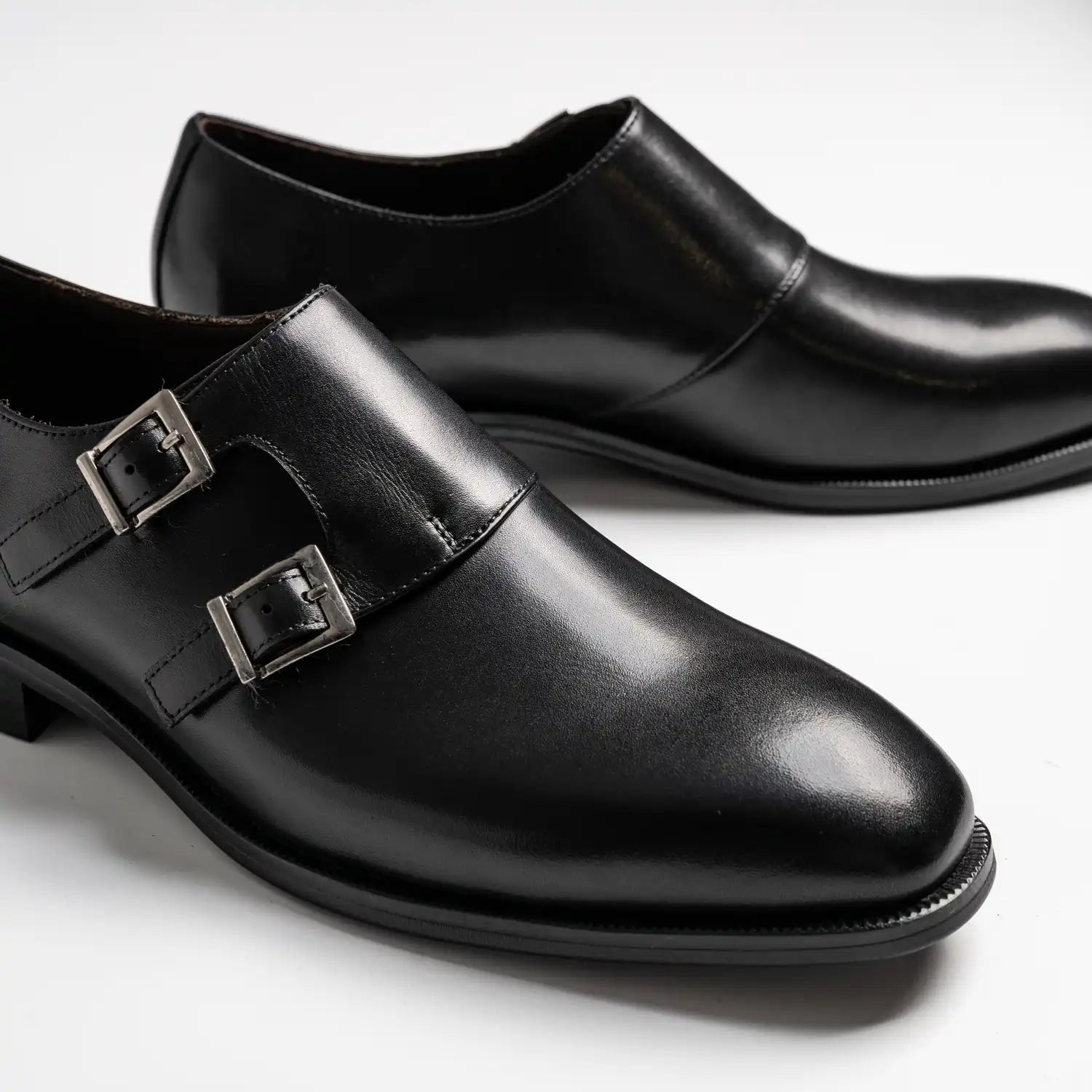 Wholecut double monkstrap in black, cross in black