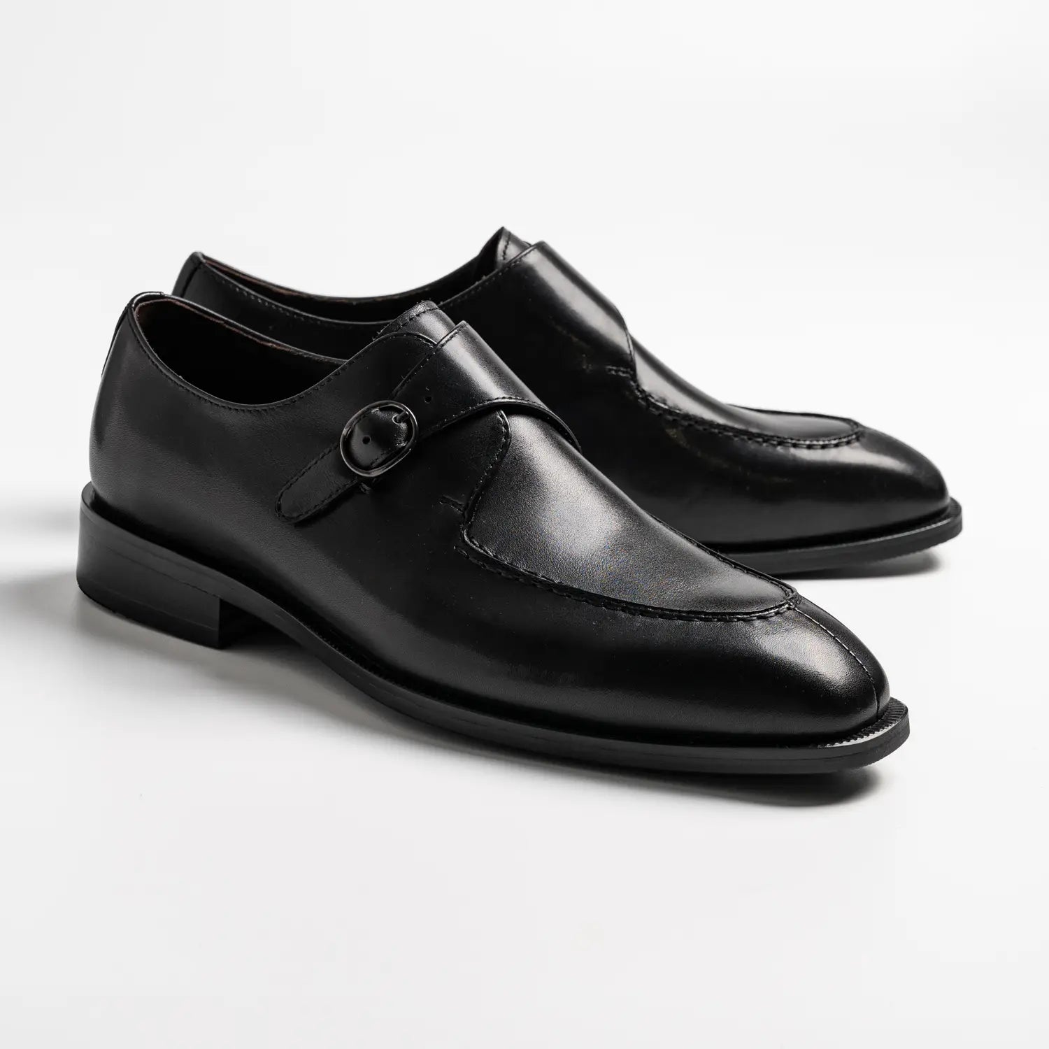 Apron stitch, split toe single monk strap in black, Mccallum in black