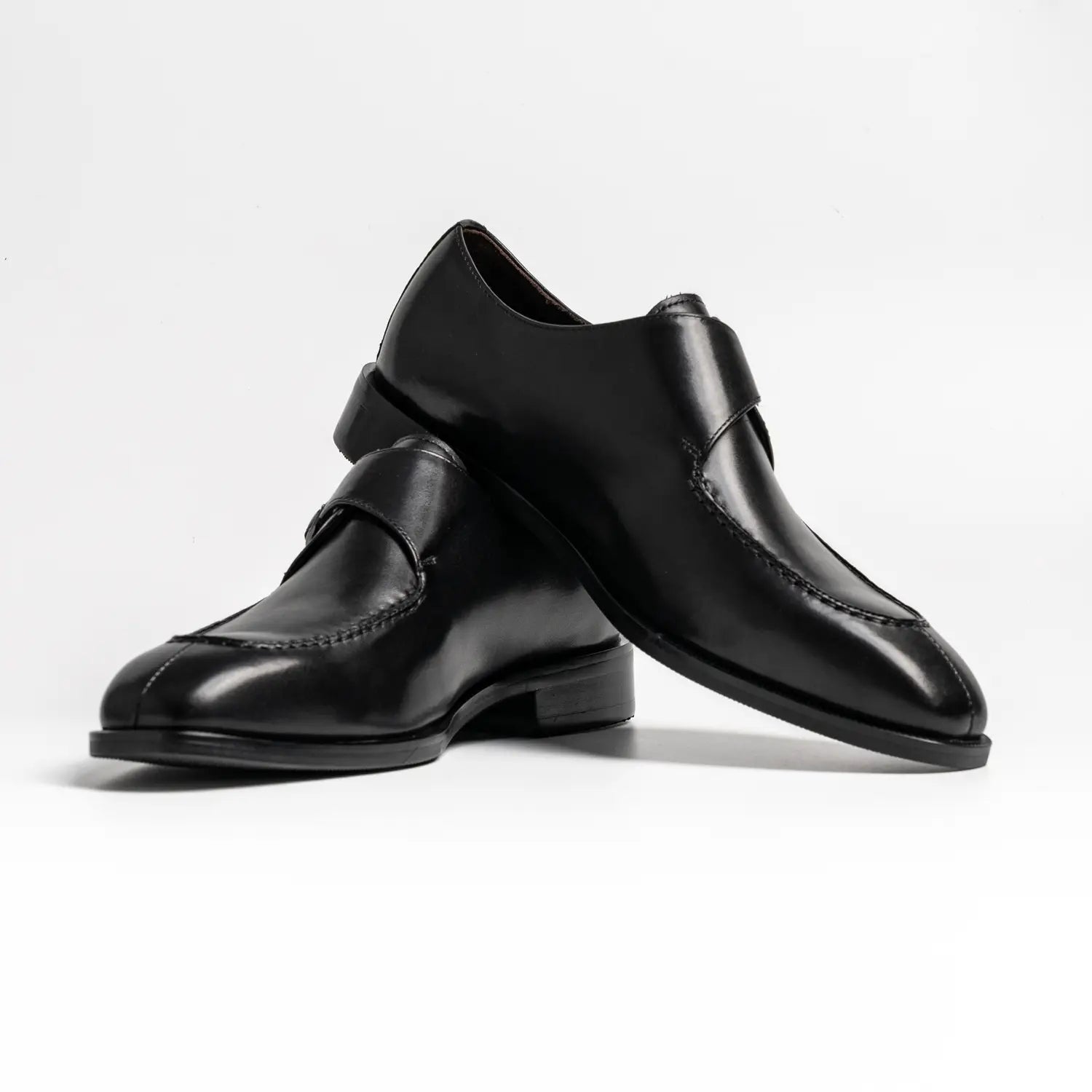 Apron stitch, split toe single monk strap in black, Mccallum in black