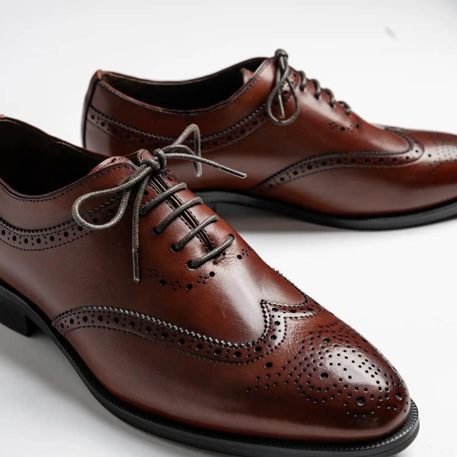 Long wing tip brogue oxford in mid tan, amoy in mid tan