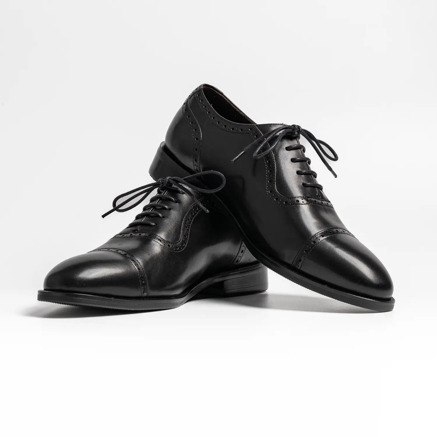 Quarter brogue captoe oxford in black, Anson in black