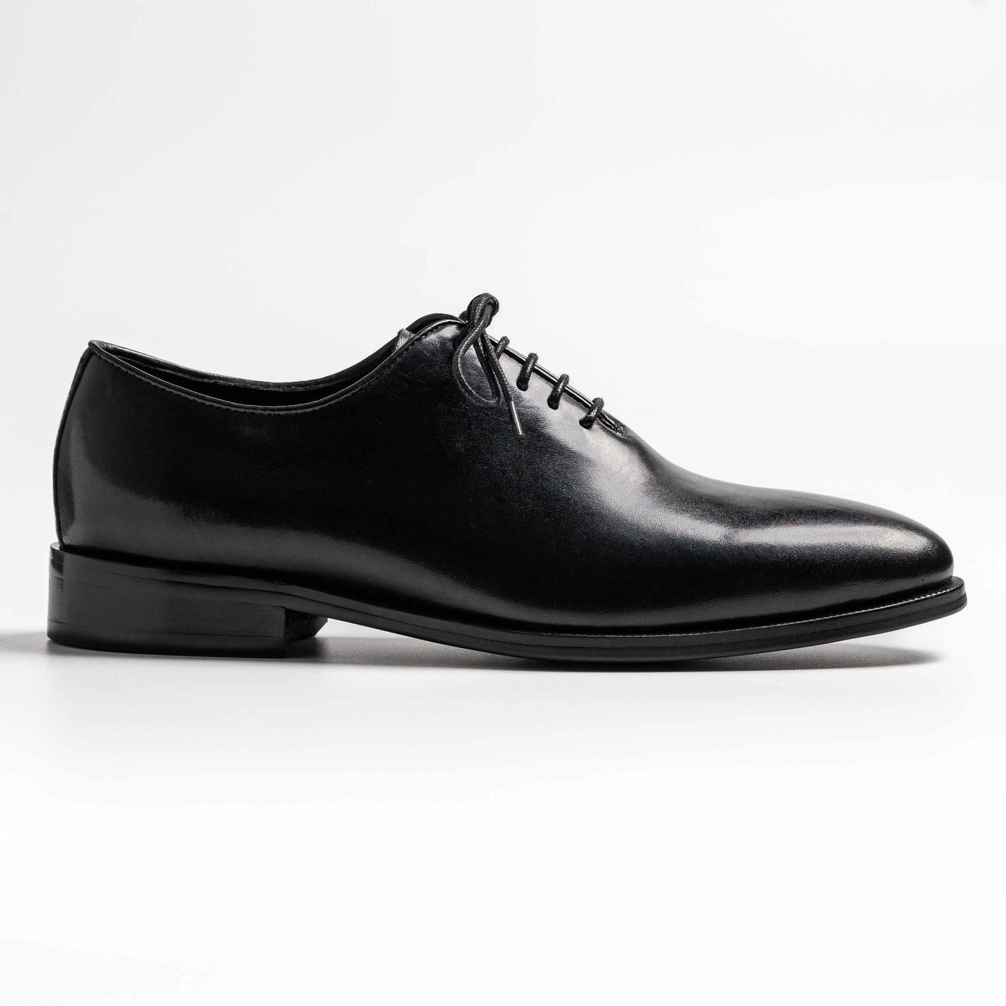 Round toe wholecut oxford in black, Collyer in Black