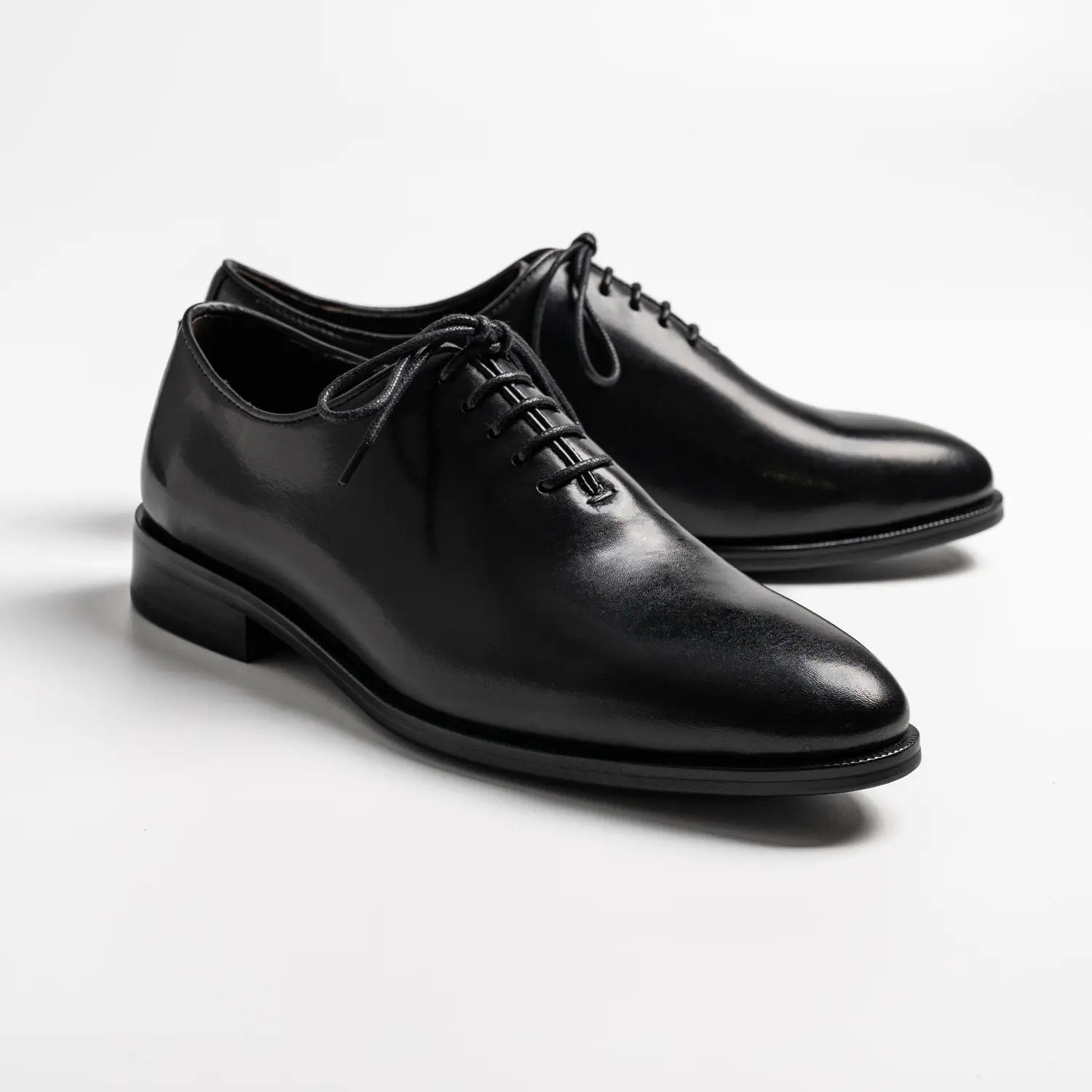 Round toe wholecut oxford in black, Collyer in Black