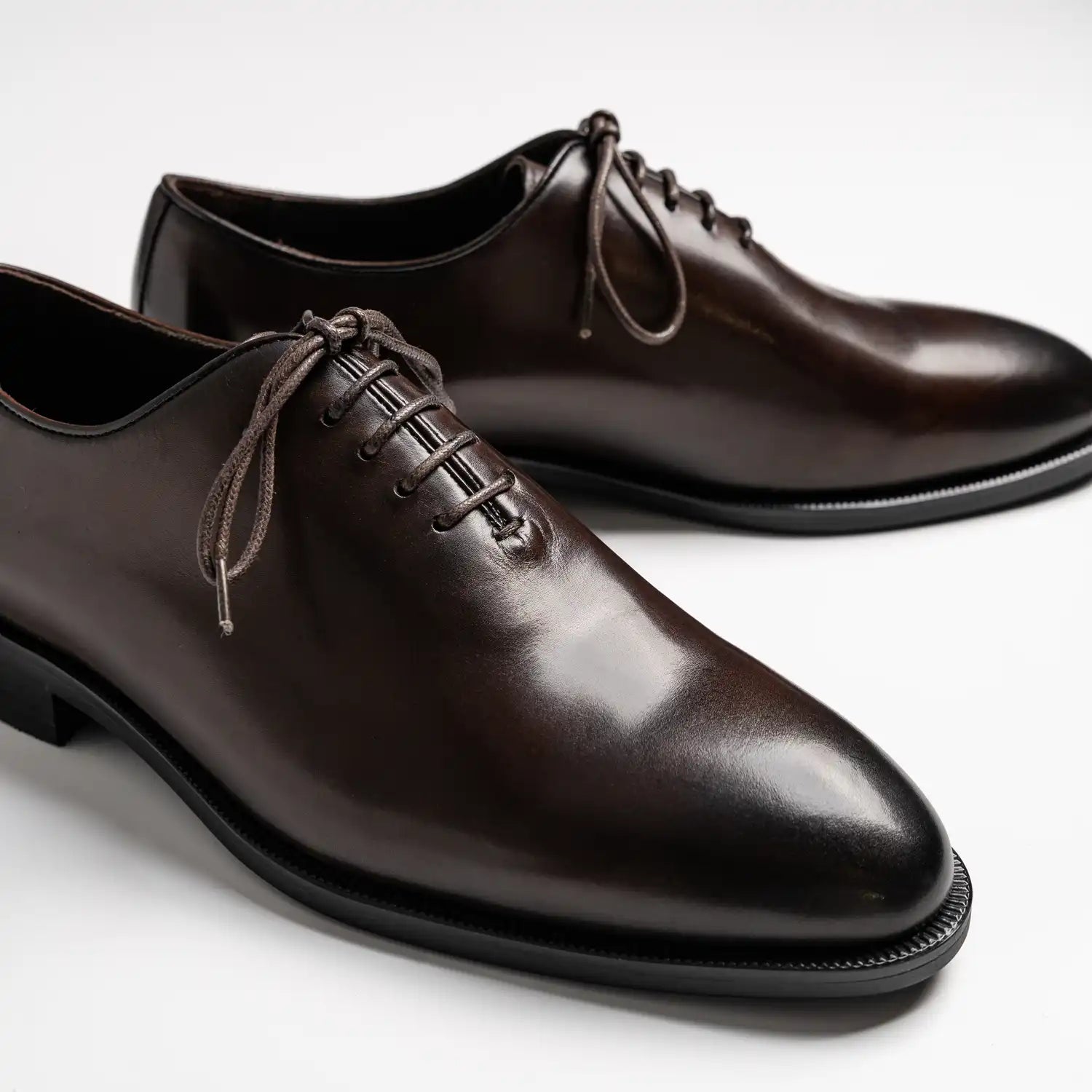 Round toe wholecut oxford in black, Collyer in Coffee