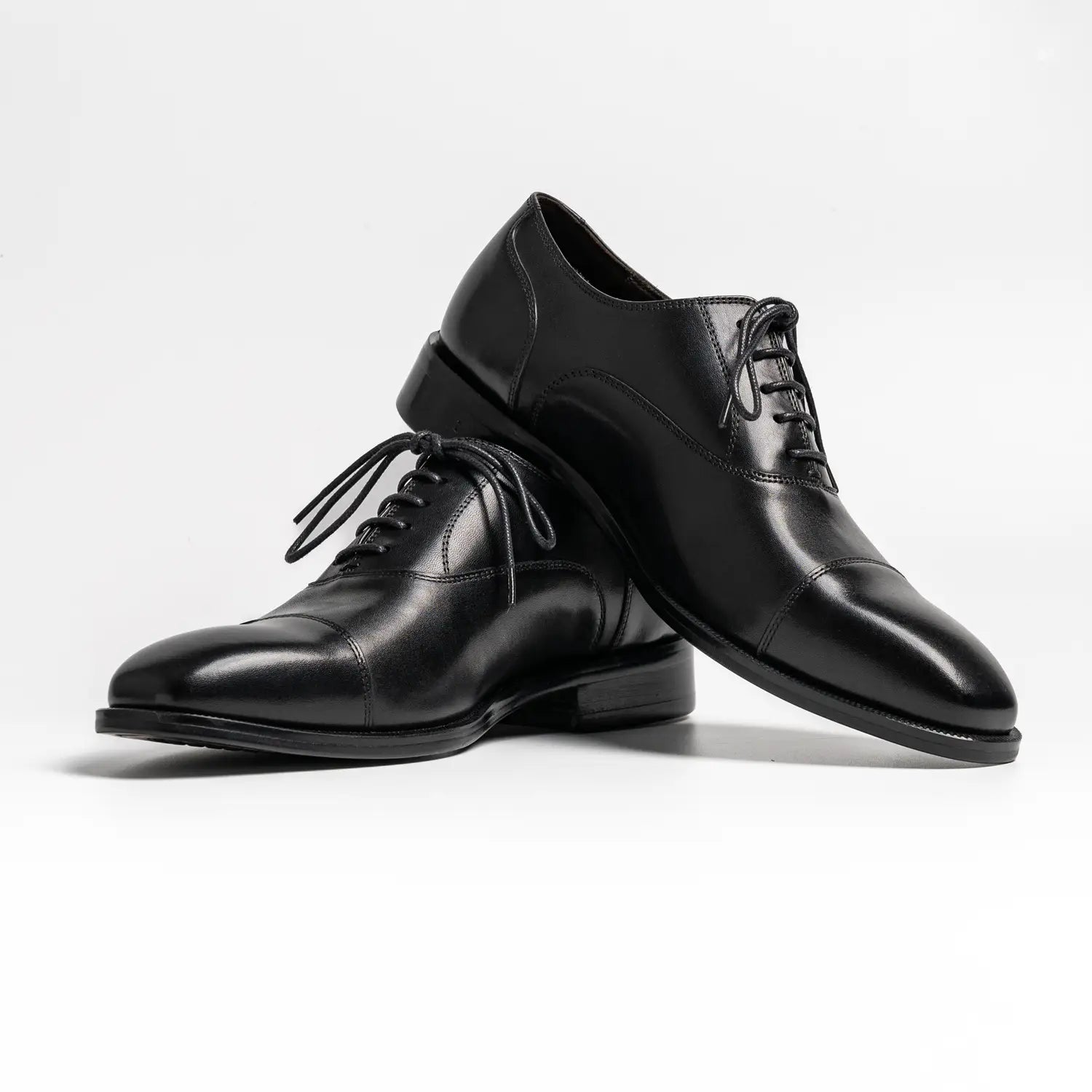 Captoe oxford in black, george in black