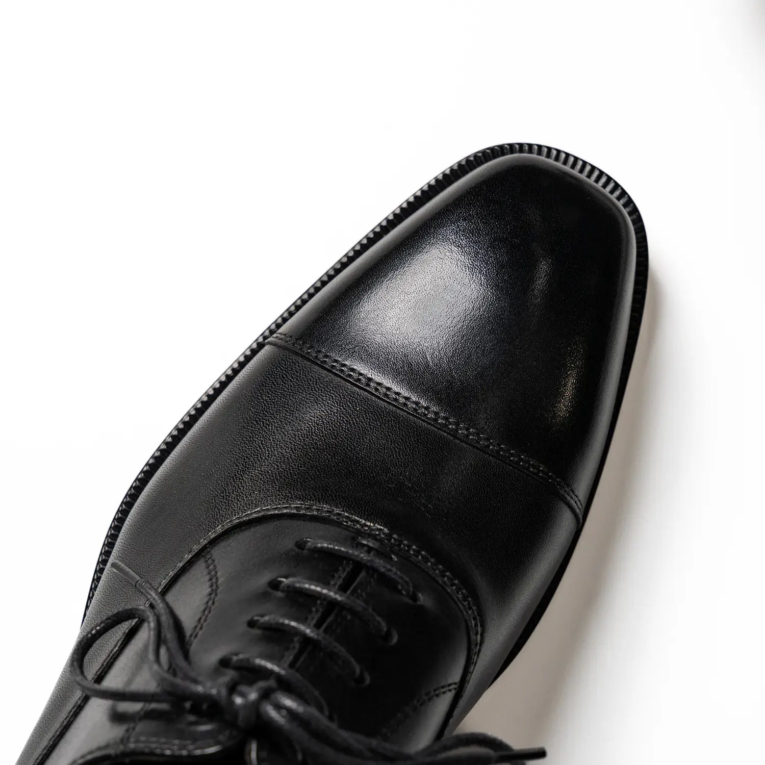 Captoe oxford in black, george in black