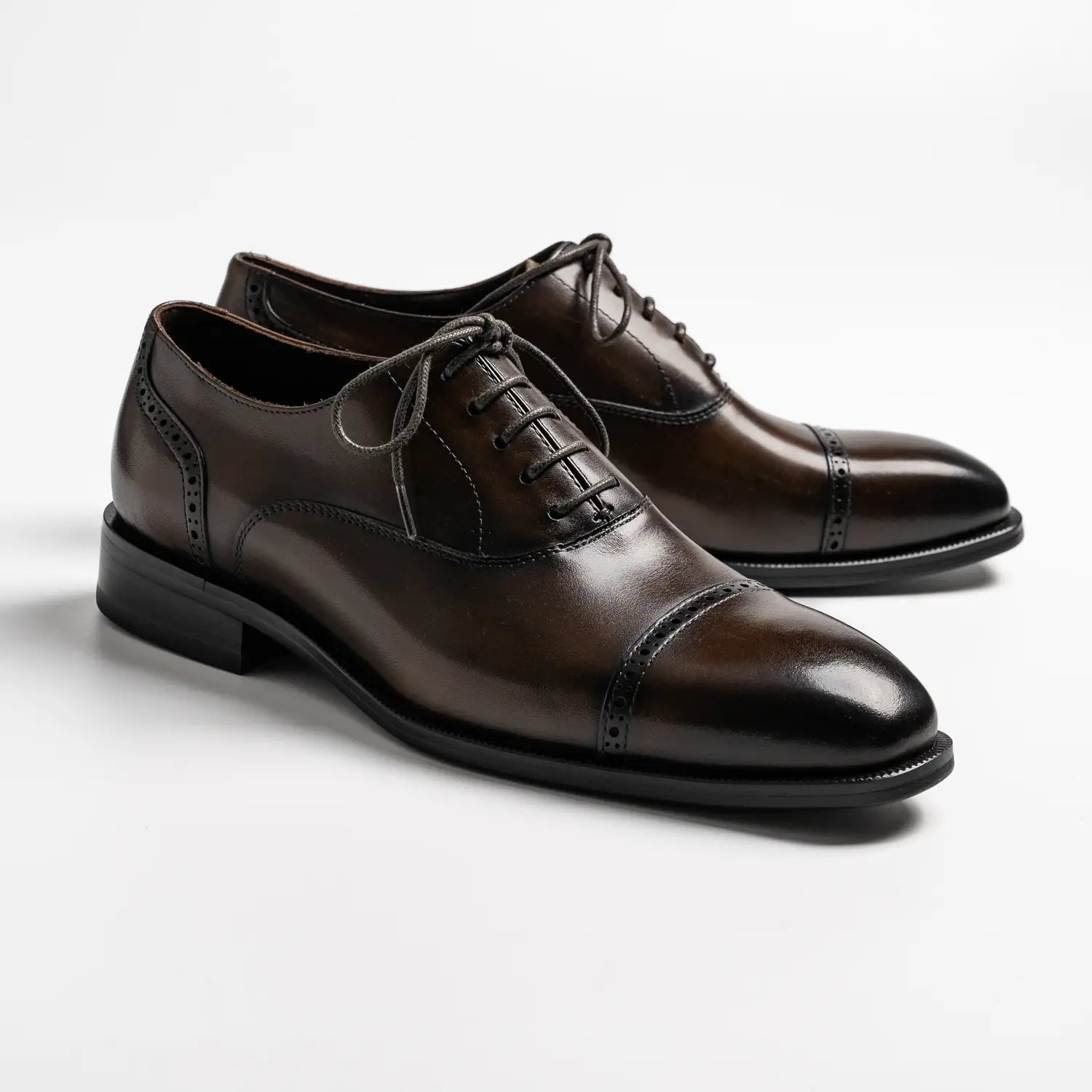 Quarter brogue oxford captoe in coffee, havelock in coffee