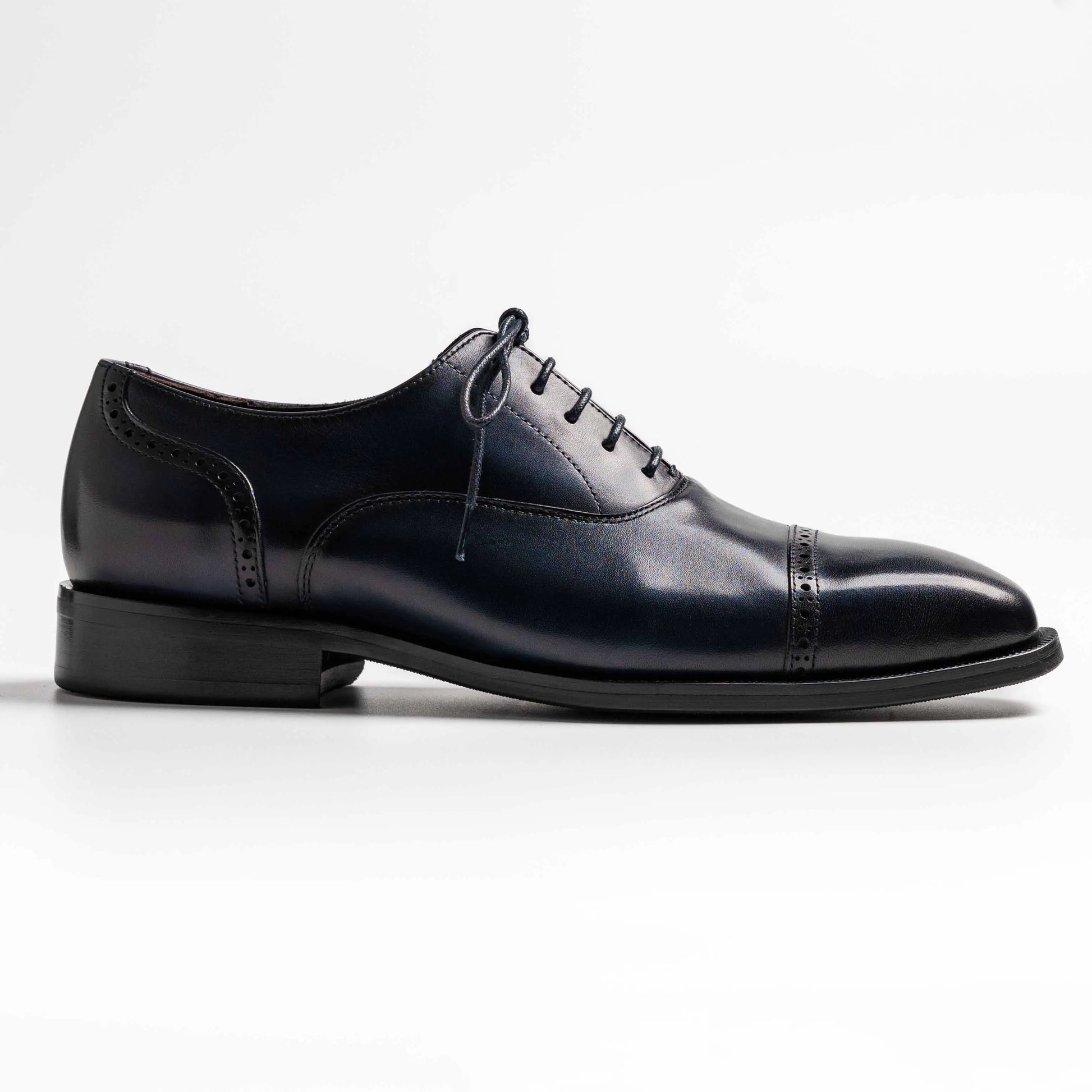 Quarter brogue oxford captoe in midnight, havelock in midnight