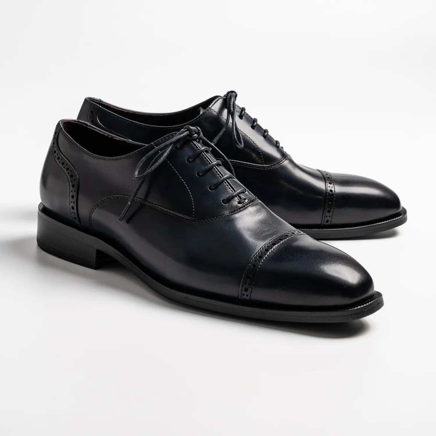 Quarter brogue oxford captoe in midnight, havelock in midnight