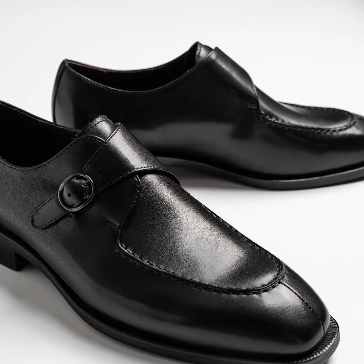 Apron stitch, split toe single monk strap in black, Mccallum in black 