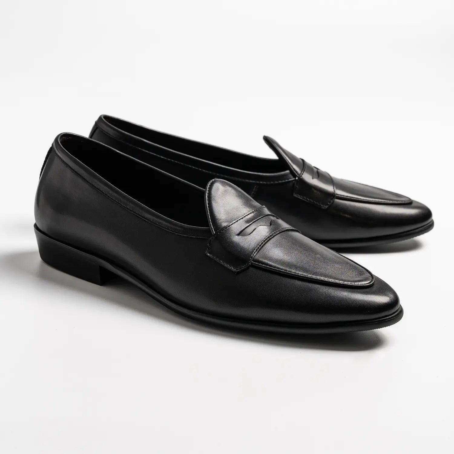 Short Tongue Belgium Penny Loafer, Tras in Black