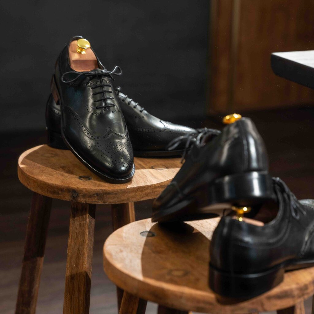 Long wing tip oxford with brogues